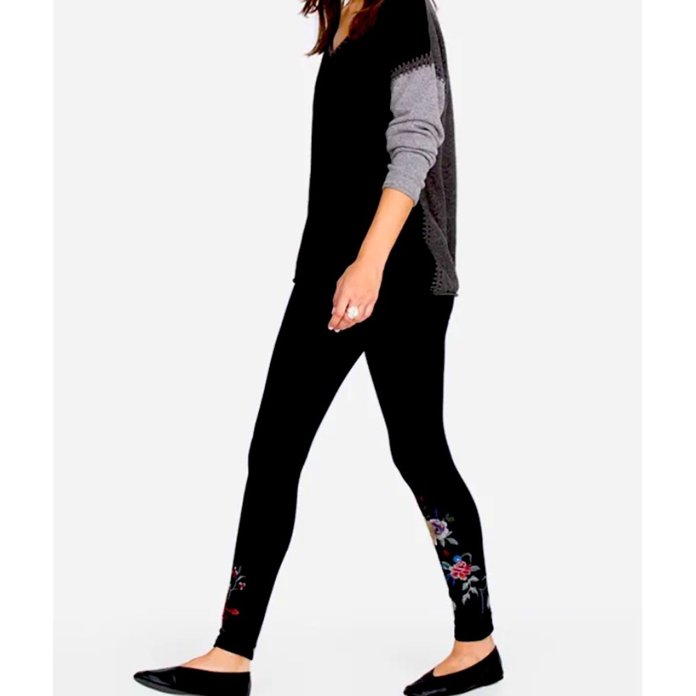 NWOT Johnny Was Embroidered leggings, size M